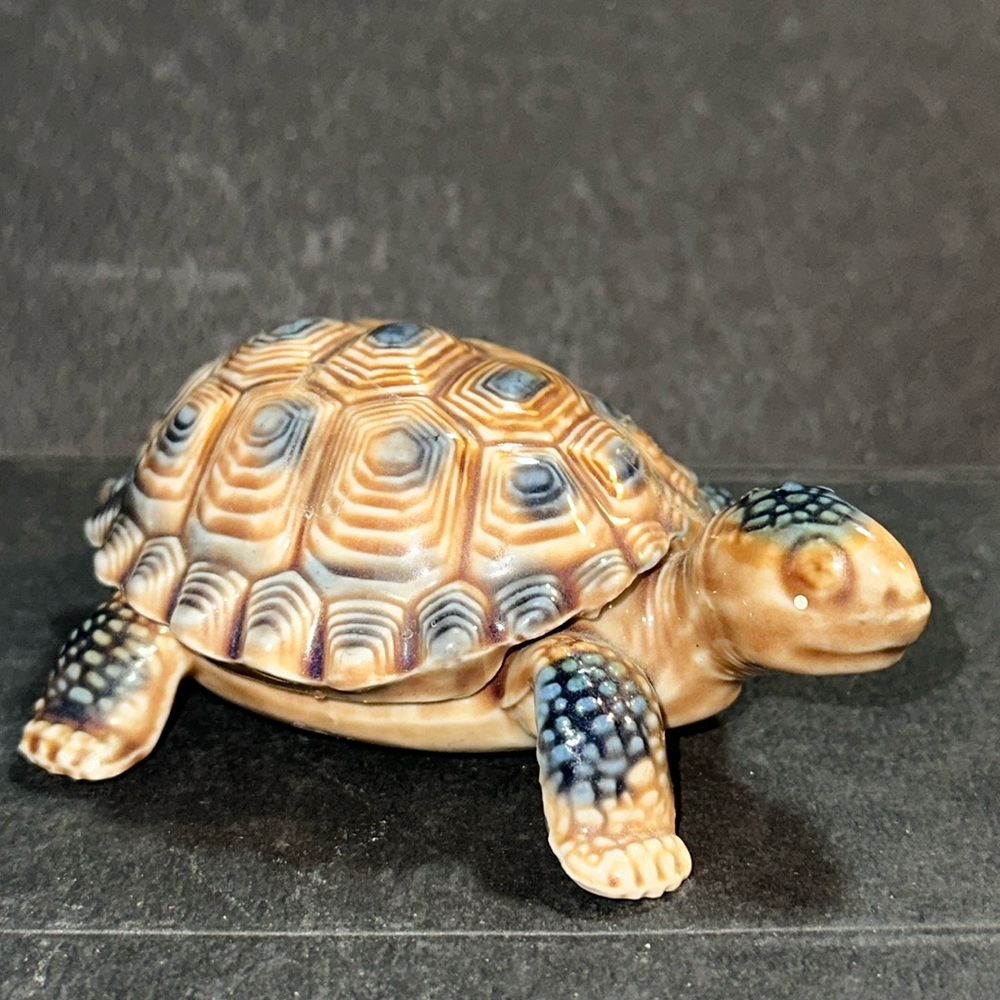 Wade Whimsies Tortoise Turtle Trinket Box w/ Lid  Porcelain Vintage England